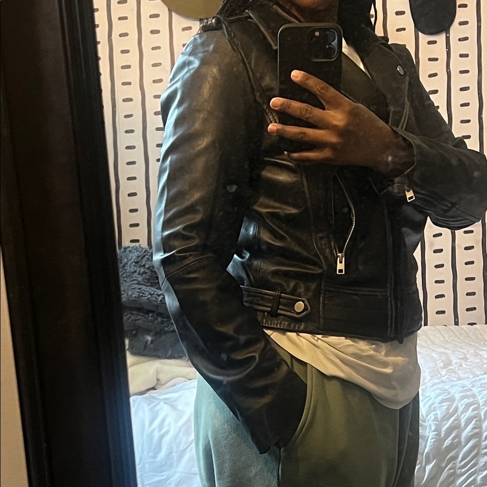 Barneys New York Women's Classic Black Leather Jacket - Picture 13 of 13